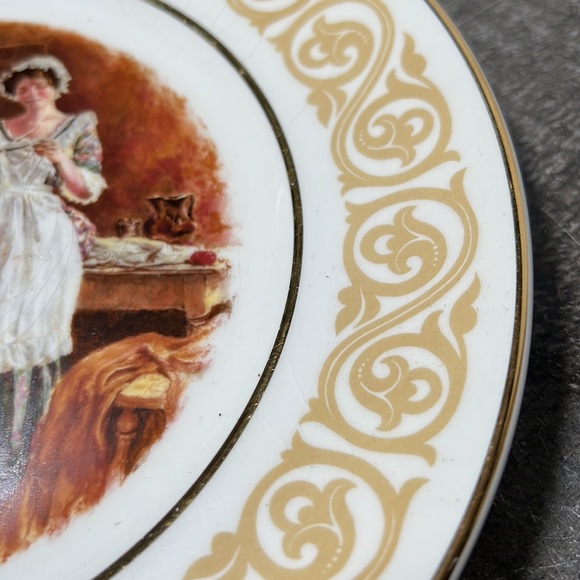 Vintage Avon 1973 Betsy Ross, Patriot Flag maker, Collector Plate Made England - Picture 4 of 7